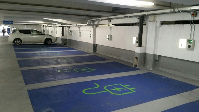 sạc ô tô điện an toàn VHN